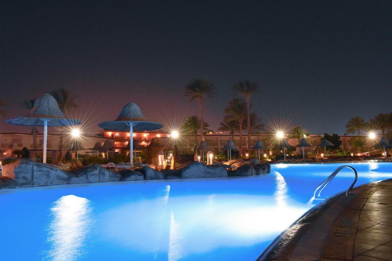 Parrotel Beach Resort Σαρμ Ελ Σέιχ Εξωτερικό φωτογραφία The pool at the Hilton Luxor